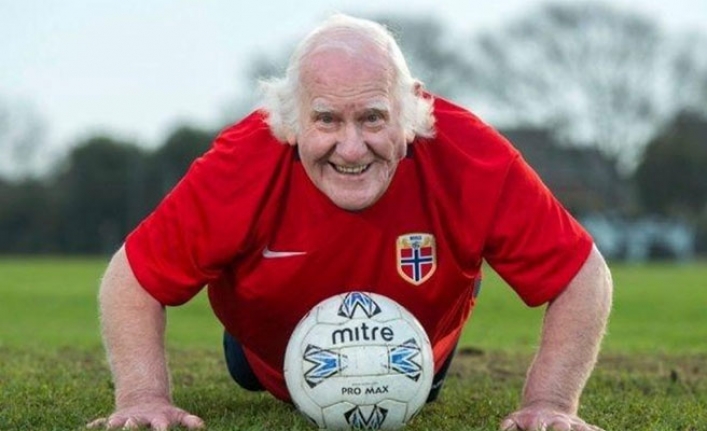 83 yaşındaki futbolcu kulüp arıyor