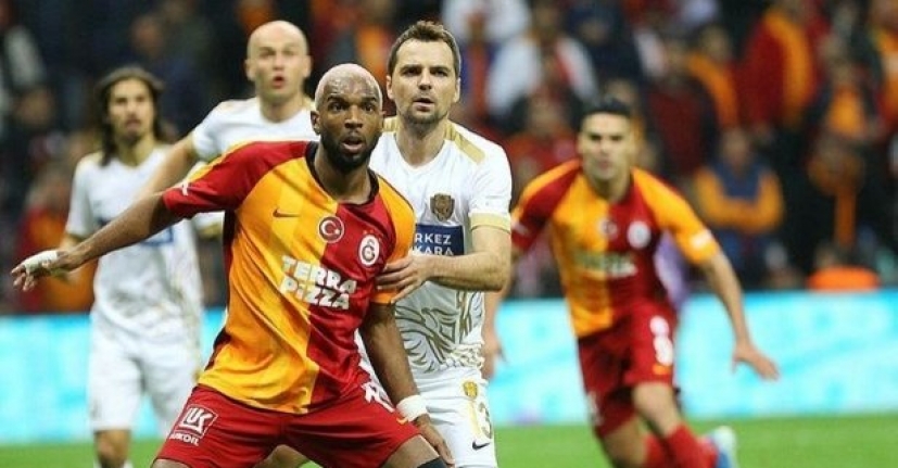 Ryan Babel Galatasaray'ı sildi!